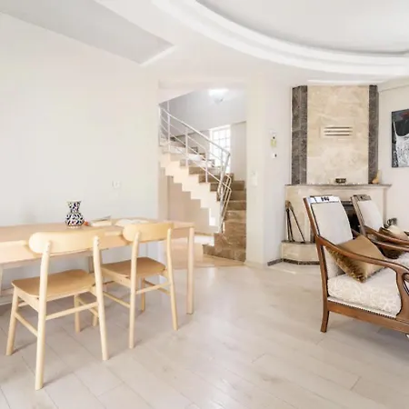 Comfortable With Garden In “urla Iskele” Villa