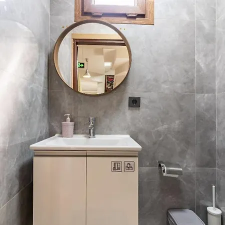 Comfortable With Garden In “urla Iskele”