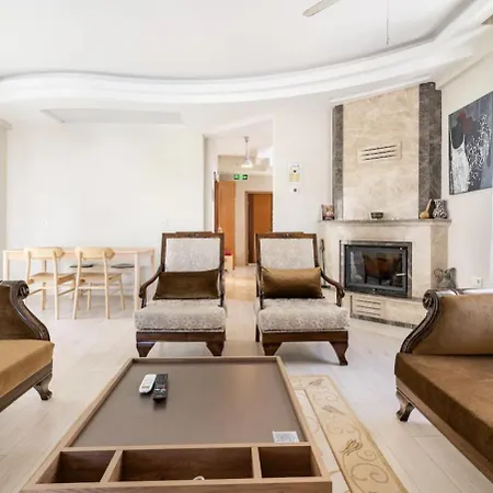 Comfortable With Garden In “urla Iskele”