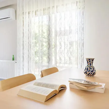 Comfortable With Garden In “urla Iskele” Villa *