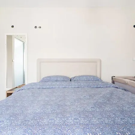 Comfortable With Garden In “urla Iskele”