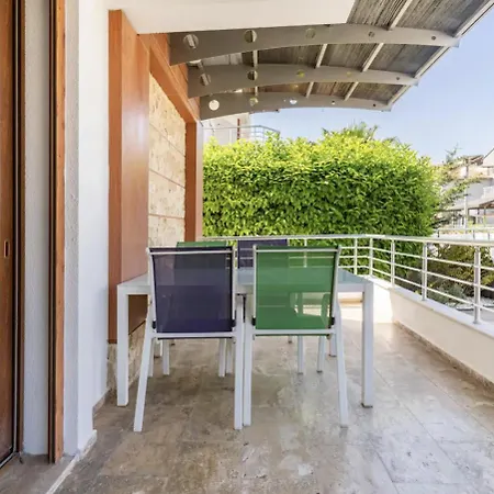 Willa Comfortable With Garden In “urla Iskele” Urla