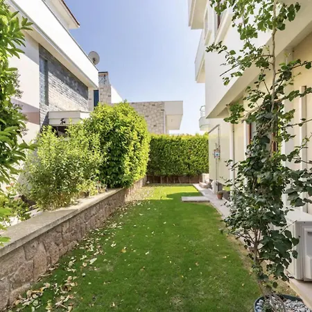 Comfortable With Garden In “urla Iskele” *