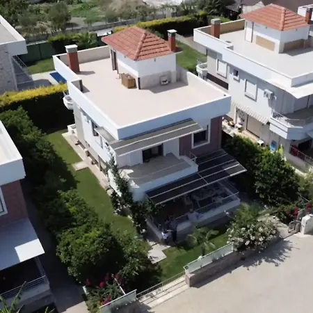 Comfortable With Garden In “urla Iskele” Villa