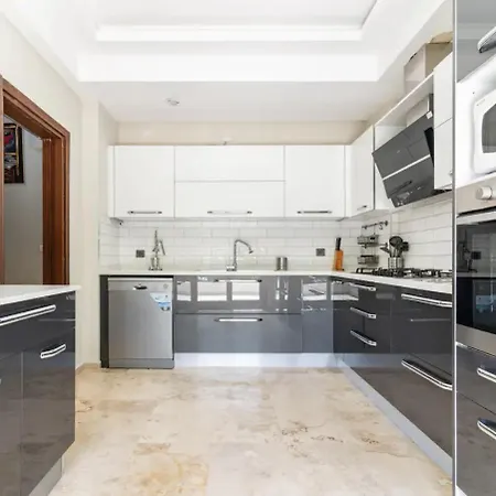 Comfortable With Garden In “urla Iskele” 乌尔拉