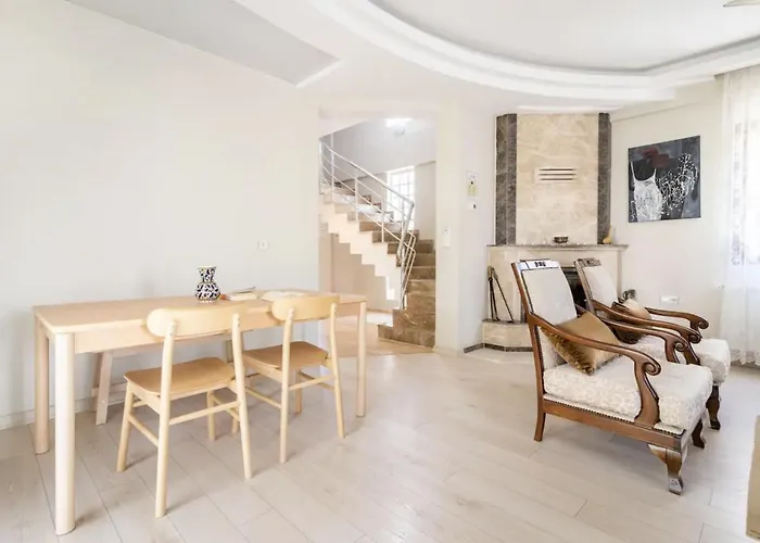 Comfortable With Garden In “urla Iskele” Vilă