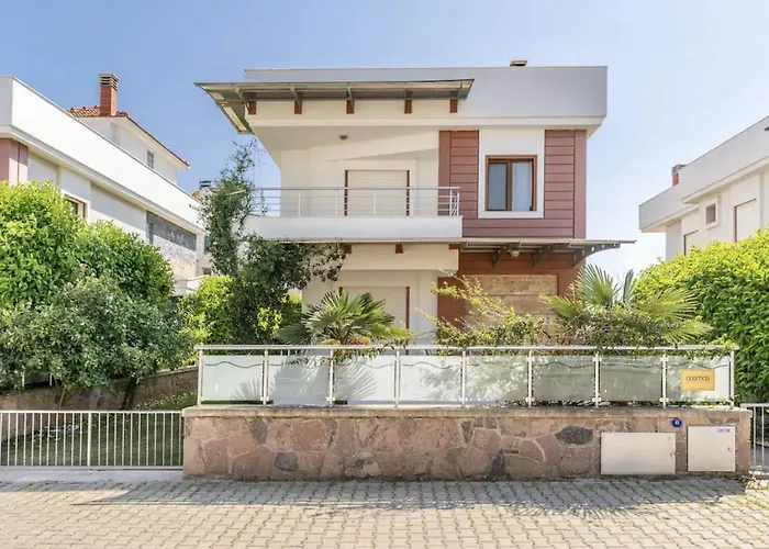 Comfortable With Garden In “urla Iskele” *