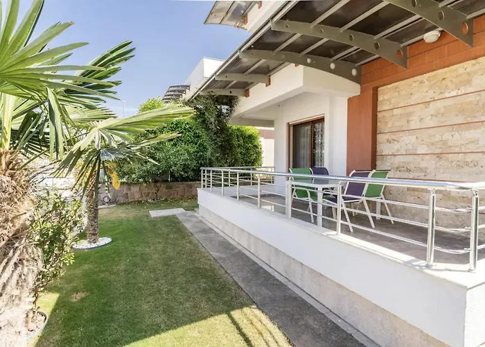 Comfortable With Garden In “urla Iskele” Vilă Urla
