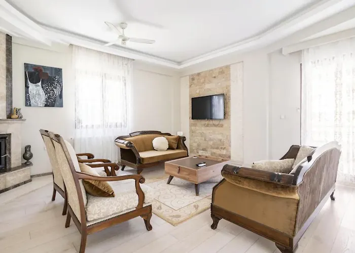 Comfortable With Garden In “urla Iskele” *