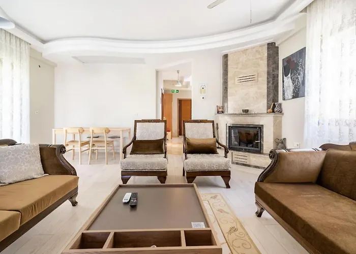 Comfortable With Garden In “urla Iskele”